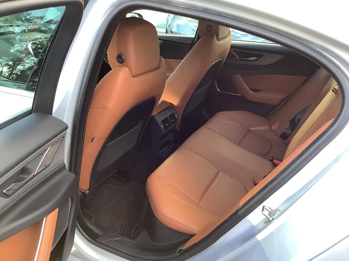 2019 Jaguar XE P300 R-Dynamic SE