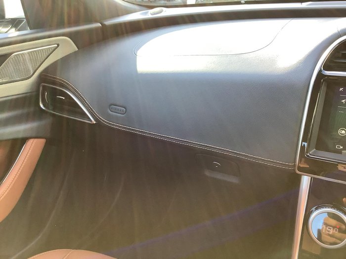 2019 Jaguar XE P300 R-Dynamic SE