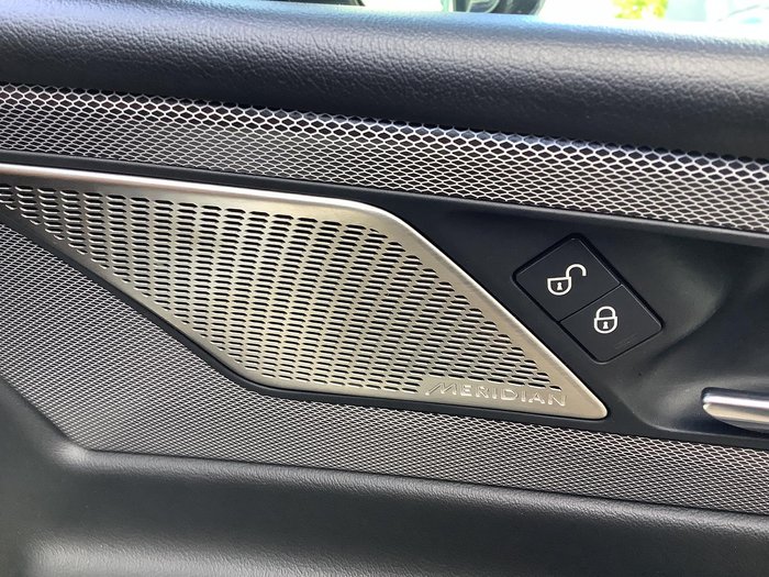 2019 Jaguar XE P300 R-Dynamic SE