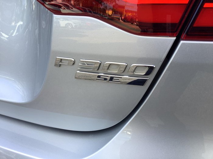 2019 Jaguar XE P300 R-Dynamic SE