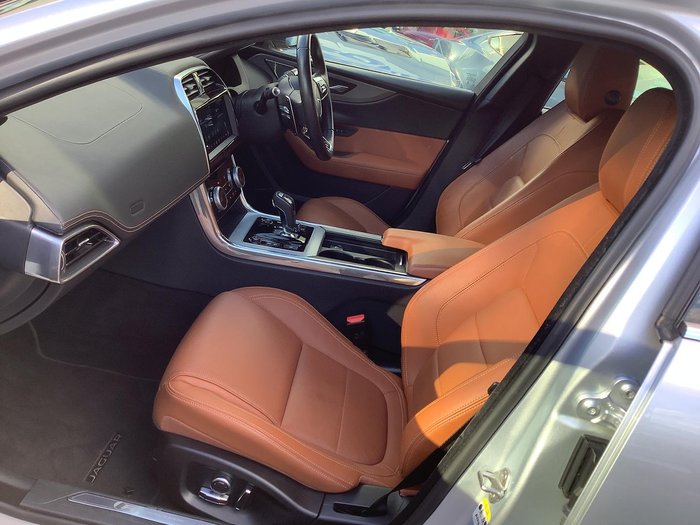 2019 Jaguar XE P300 R-Dynamic SE