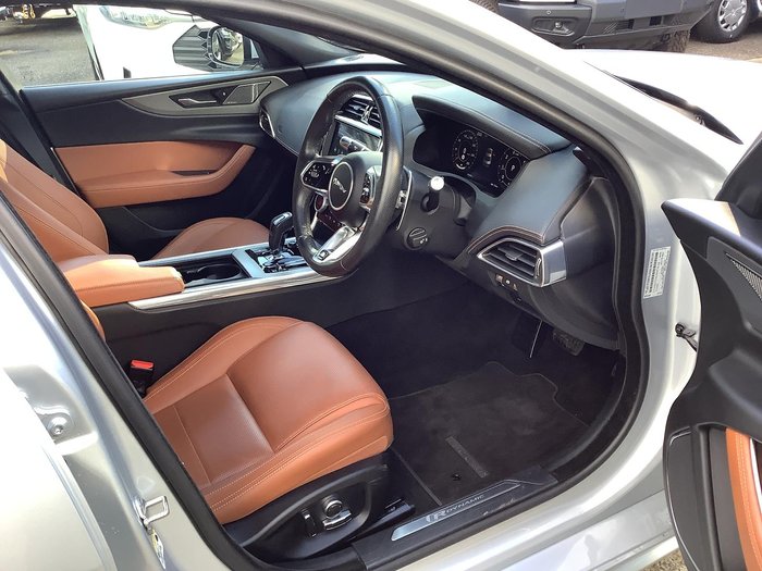 2019 Jaguar XE P300 R-Dynamic SE