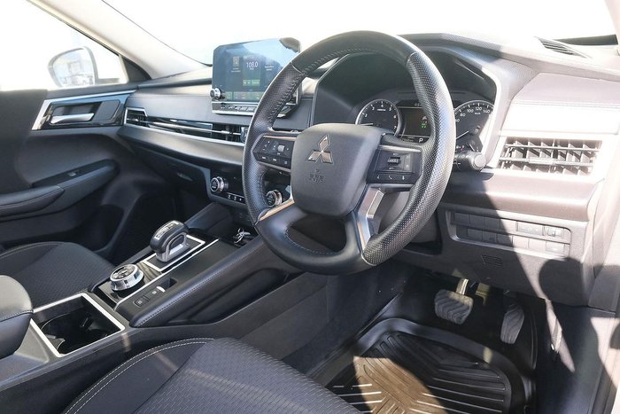 2024 Mitsubishi Outlander LS
