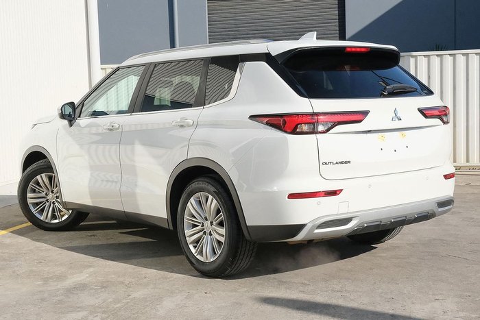 2024 Mitsubishi Outlander LS