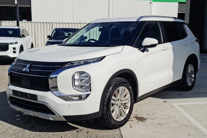 2024 Mitsubishi Outlander LS