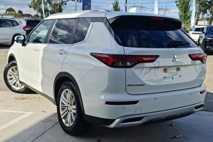 2024 Mitsubishi Outlander LS