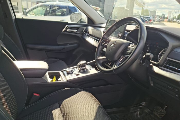 2024 Mitsubishi Outlander LS