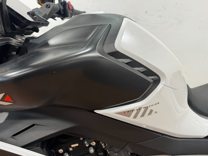 2024 CFMoto NK ADVANCE WHITE