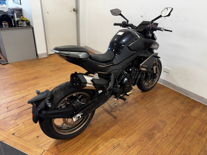 2024 CFMoto NK ADVANCE WHITE