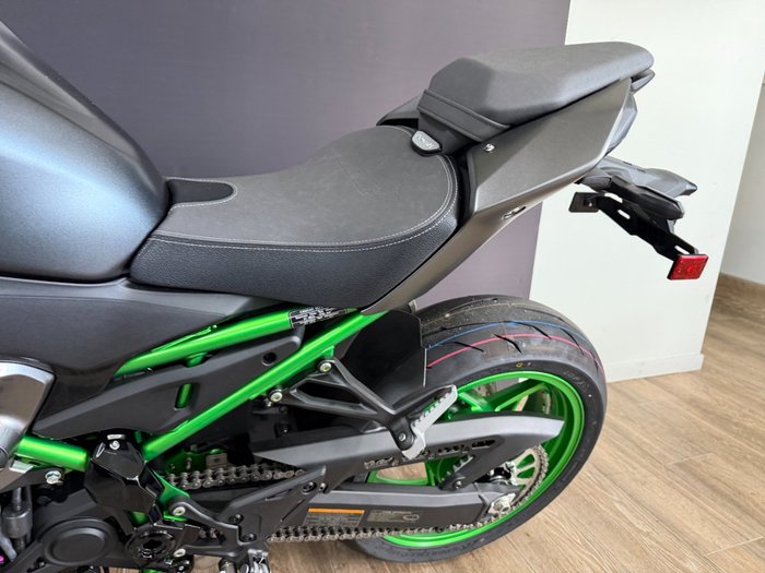 2026 Kawasaki Z900 SE GREEN