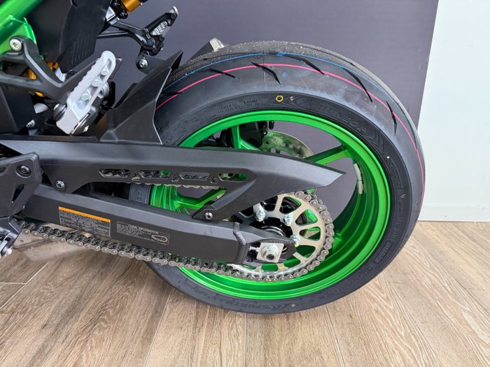 2026 Kawasaki Z900 SE GREEN