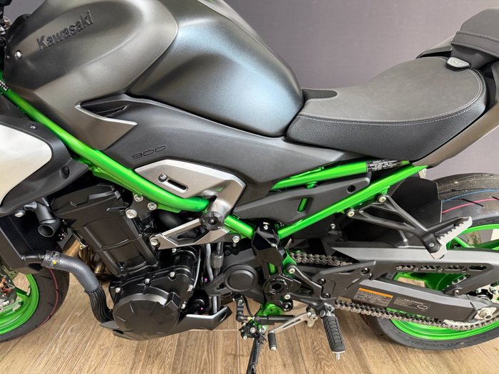2026 Kawasaki Z900 SE GREEN