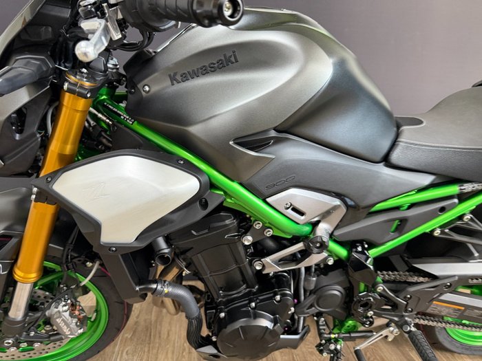 2026 Kawasaki Z900 SE GREEN