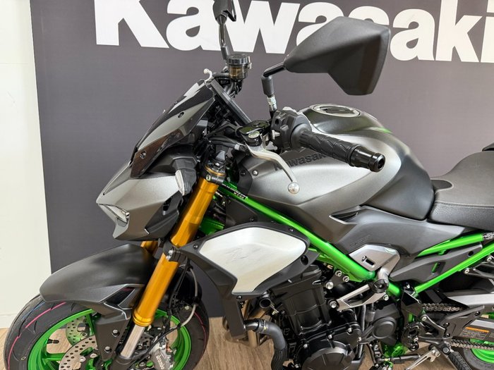 2026 Kawasaki Z900 SE GREEN