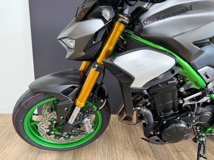 2026 Kawasaki Z900 SE GREEN