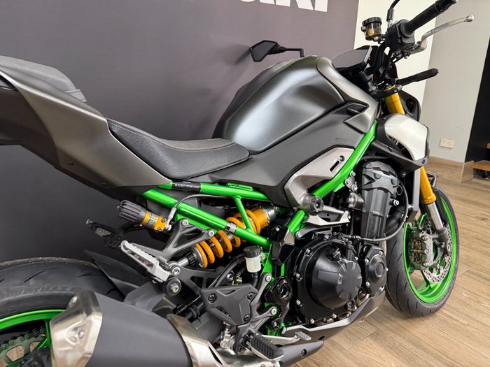 2026 Kawasaki Z900 SE GREEN