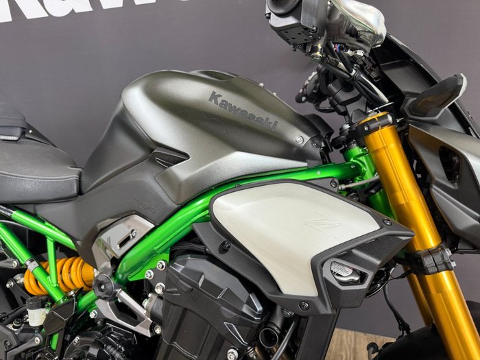 2026 Kawasaki Z900 SE GREEN