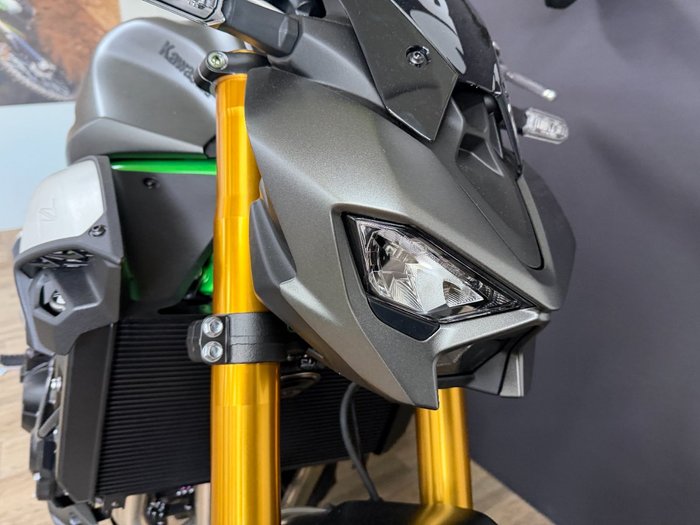 2026 Kawasaki Z900 SE GREEN