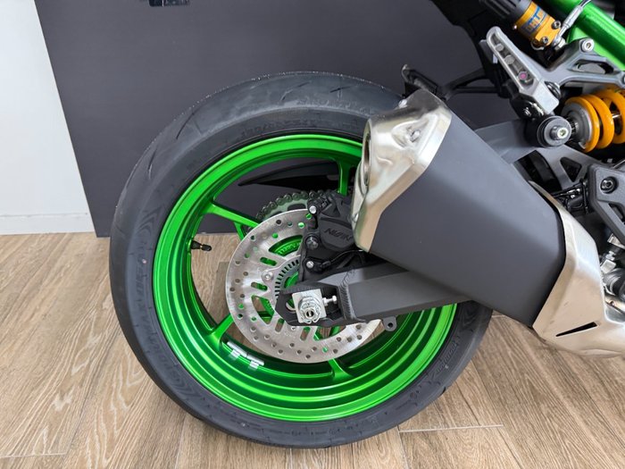 2026 Kawasaki Z900 SE GREEN