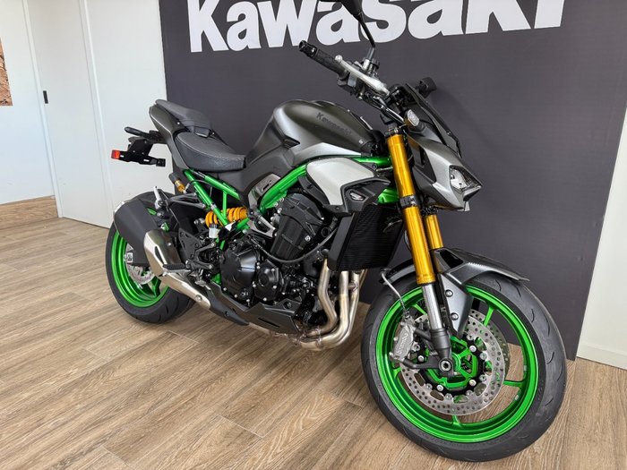 2026 Kawasaki Z900 SE GREEN