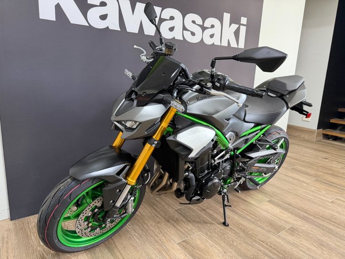 2026 Kawasaki Z900 SE GREEN