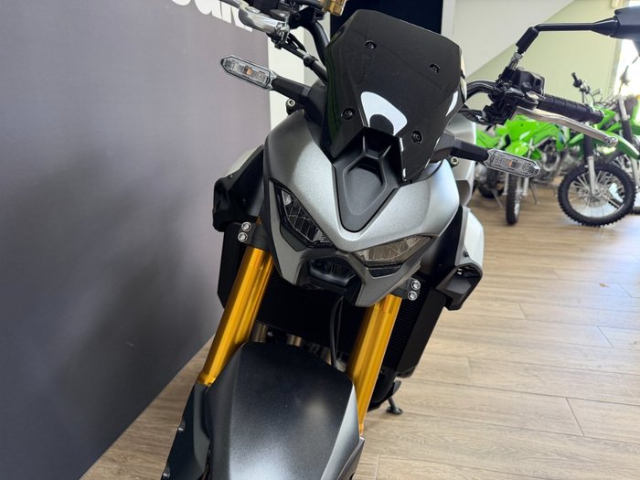 2026 Kawasaki Z900 SE GREEN