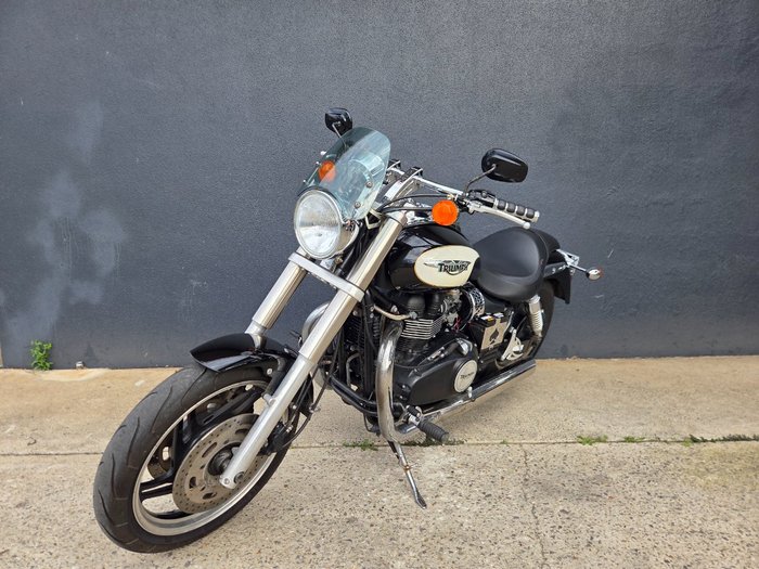 Triumph 2009 Triumph Bonneville EFI BLACK