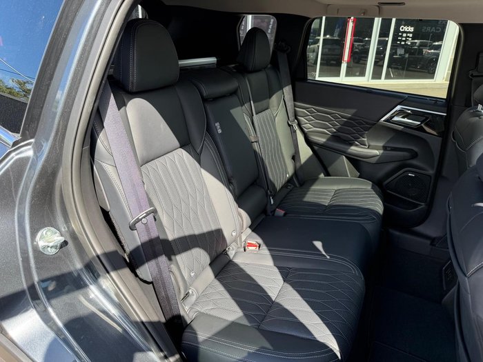 2025 Mitsubishi Outlander Exceed