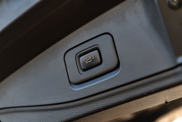 2022 Isuzu MU-X LS-T