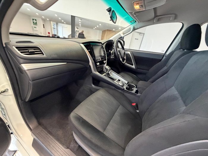 2022 Mitsubishi Pajero Sport GLX