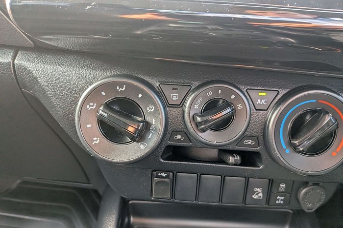 2020 Toyota Hilux SR