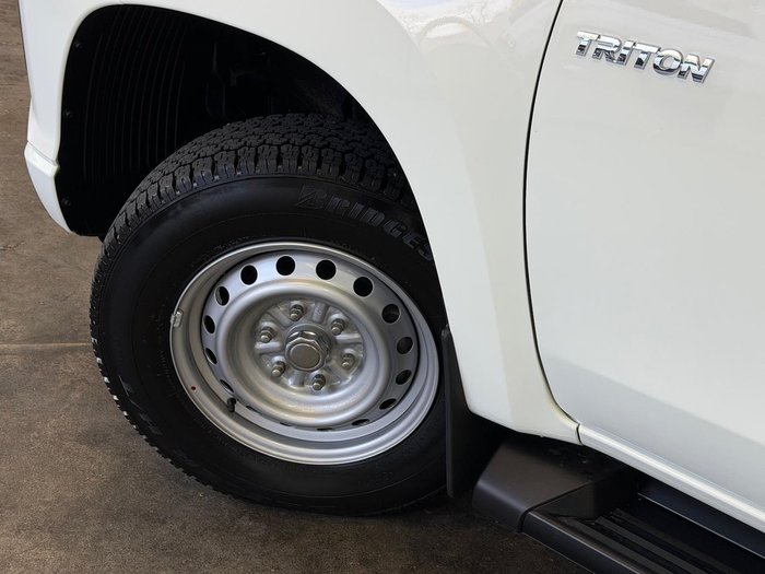 2024 Mitsubishi Triton GLX