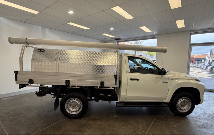 2024 Mitsubishi Triton GLX