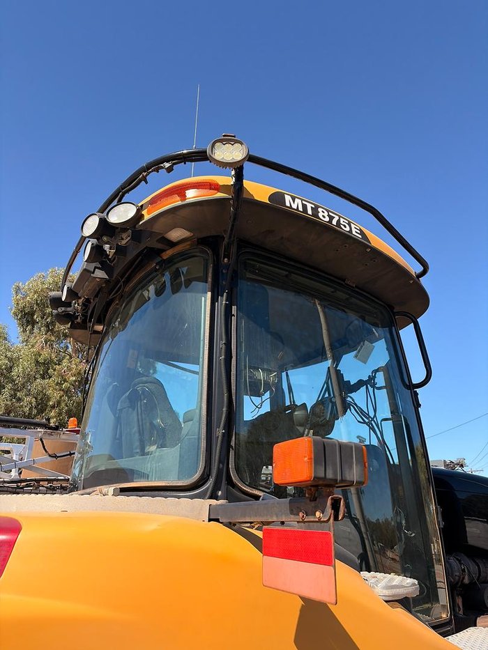 2017 Challenger Mt875e