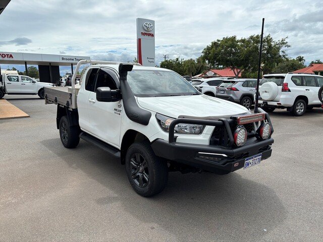 2025 Toyota Hilux 4x4 2.8L Dsl E/C/C 6MT SR