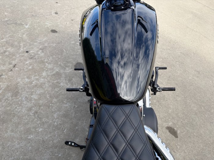 2022 Indian SCOUT BOBBER BLACK METALLIC