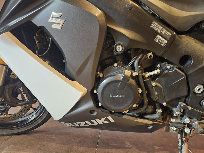 2018 Suzuki GSX-S1000F GSX-S White