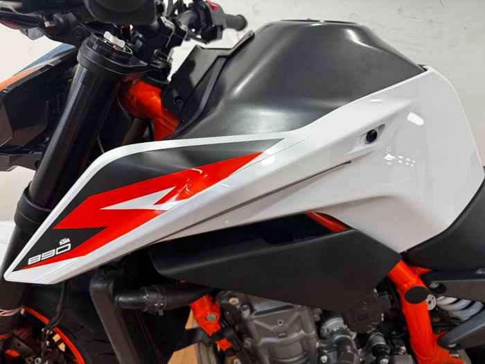 2021 Ktm 890 DUKE R ORANGE