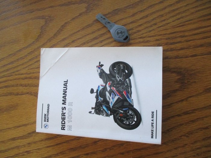 2023 BMW Motorrad M 1000 R LT WHT/RACING BLU MET/RACE RED