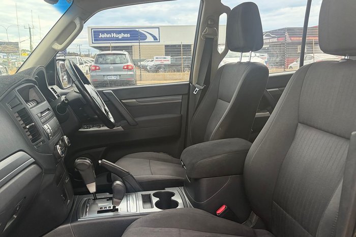 2013 Mitsubishi Pajero GLX-R