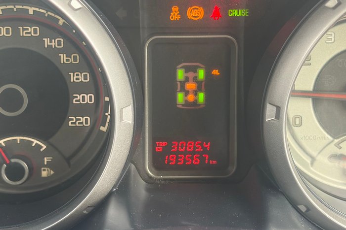 2013 Mitsubishi Pajero GLX-R