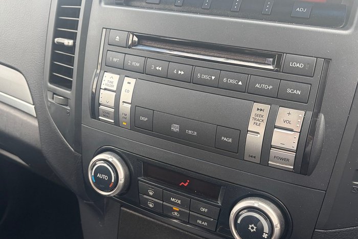 2013 Mitsubishi Pajero GLX-R