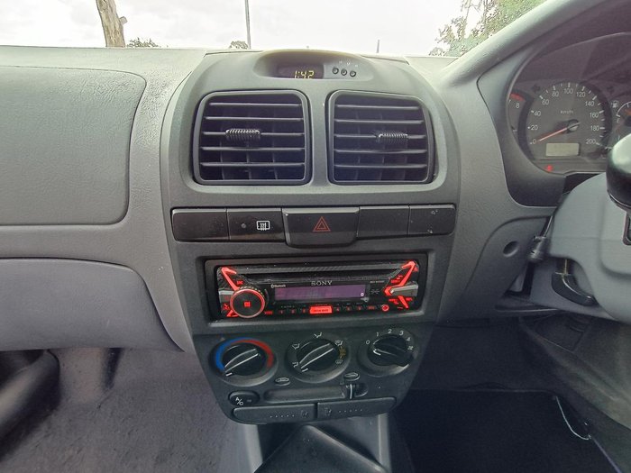 2004 Hyundai Accent GL
