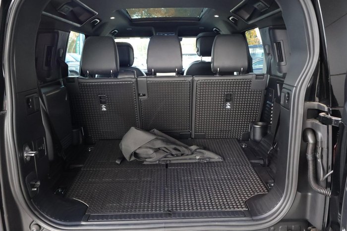 2025 Land Rover Defender 110 D350 X-Dynamic HSE