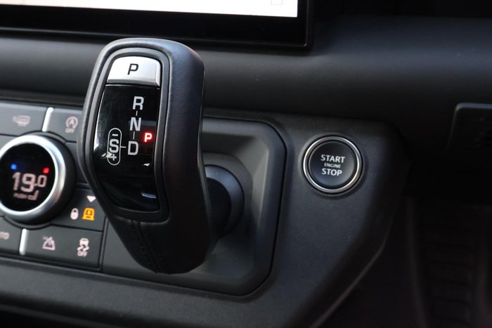 2025 Land Rover Defender 110 D350 X-Dynamic HSE