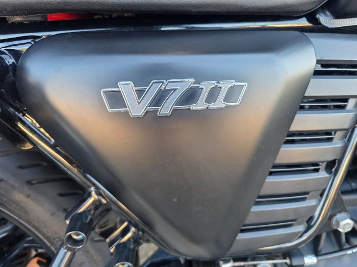 2015 MOTO GUZZI V7 STONE BLACK