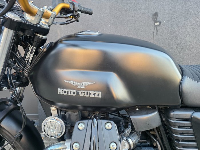2015 MOTO GUZZI V7 STONE BLACK