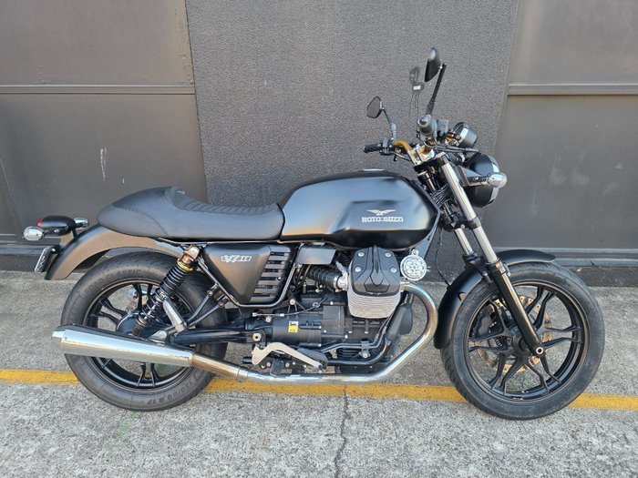 2015 MOTO GUZZI V7 STONE BLACK
