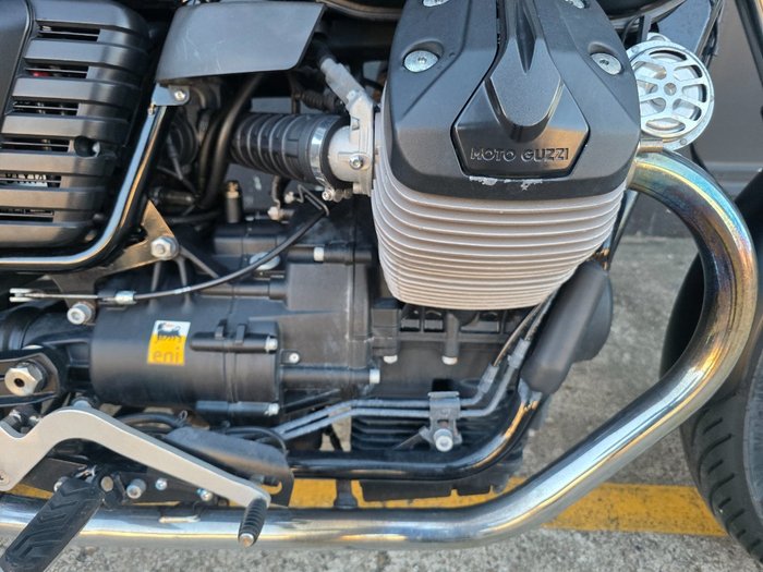 2015 MOTO GUZZI V7 STONE BLACK
