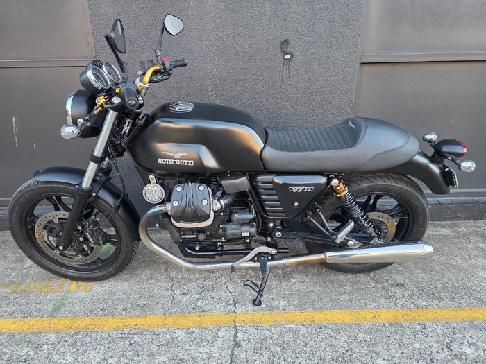 2015 MOTO GUZZI V7 STONE BLACK
